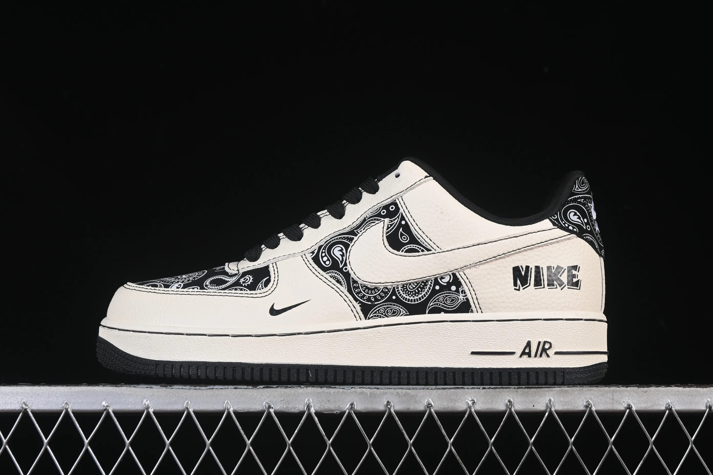 All Categories Nk Air Force 1 Air Force Series Nk Air Force 1 Low Air Force Low Nike Air Force 1'07 Low Cashew Flower Classic White and Black Air Force One Low Casual Shoes ZD1988-005